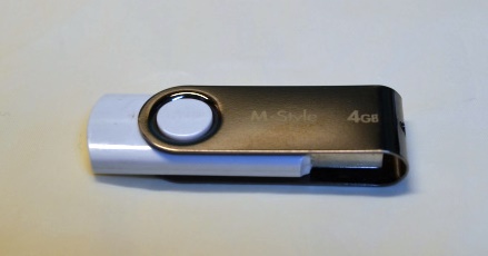 Mstyle  USBメモリ　4GB　